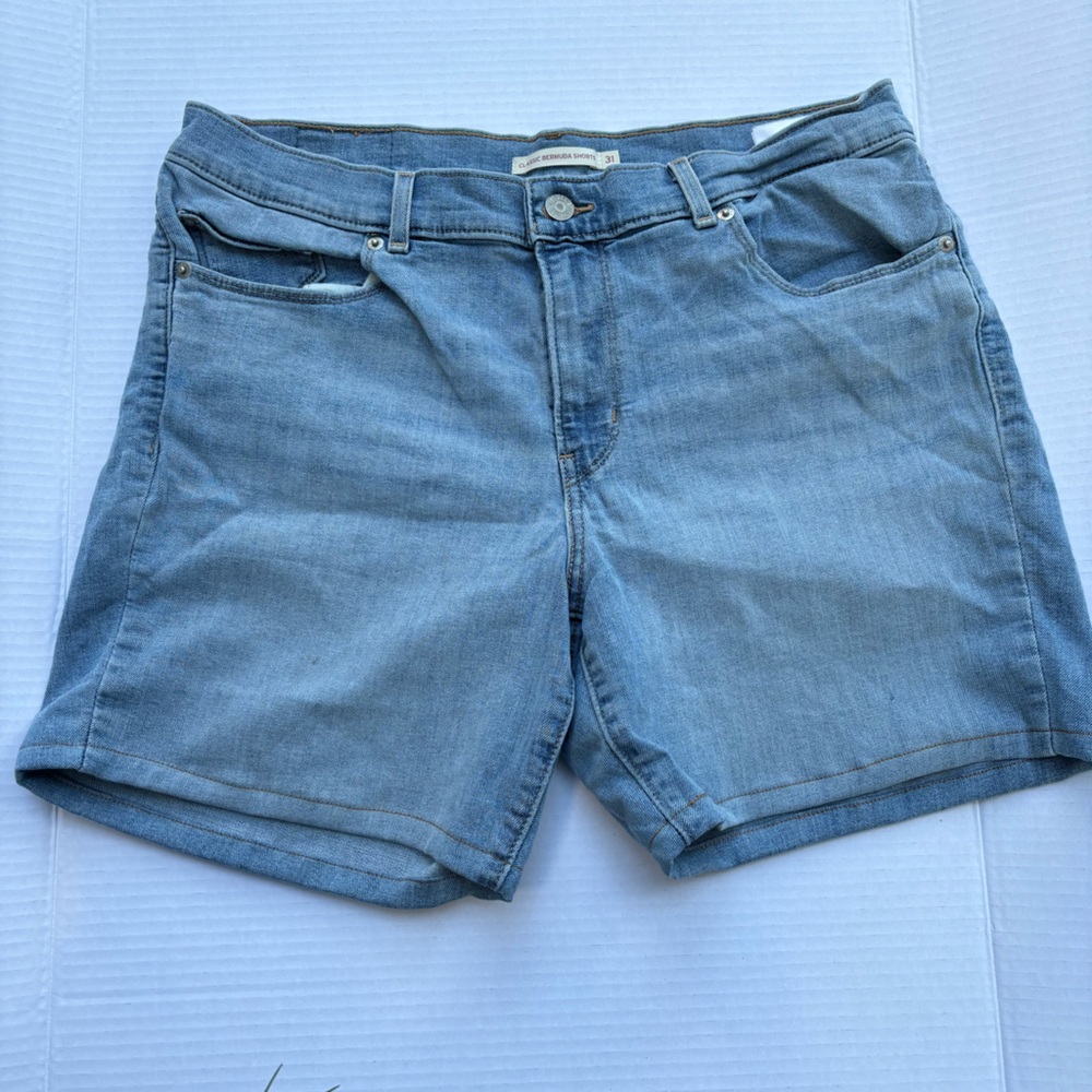 Levi’s Classic Bermuda Shorts